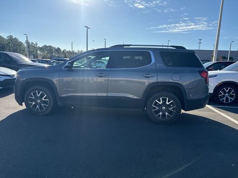 Used 2021 GMC Acadia SLE w/ Driver Convenience Package image 4