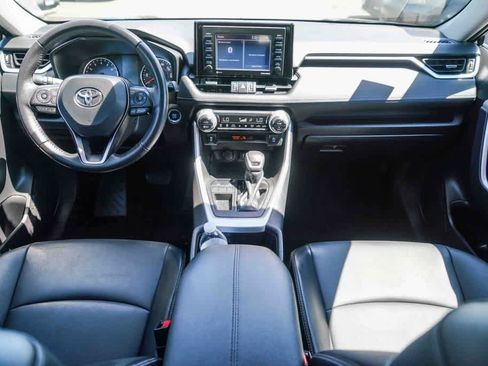 Used 2022 Toyota RAV4 XLE Premium FWD image 11