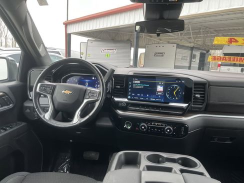Used 2022 Chevrolet Silverado 1500 LT image 12