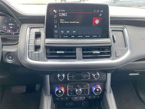 Used 2022 GMC Yukon XL SLT w/ SLT Premium Package image 17