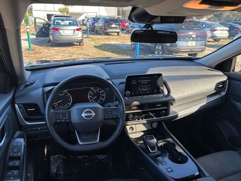 Used 2025 Nissan Rogue SV image 35