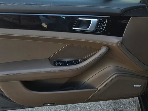 Used 2018 Porsche Panamera 4 image 12