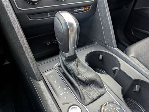 Used 2019 Volkswagen Atlas SE image 12