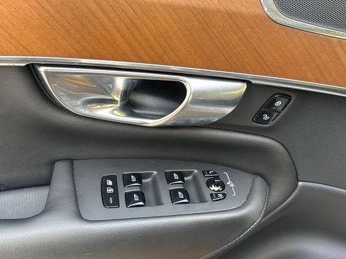 Used 2023 Volvo XC90 T8 Plus w/ Protection Package Premier image 10