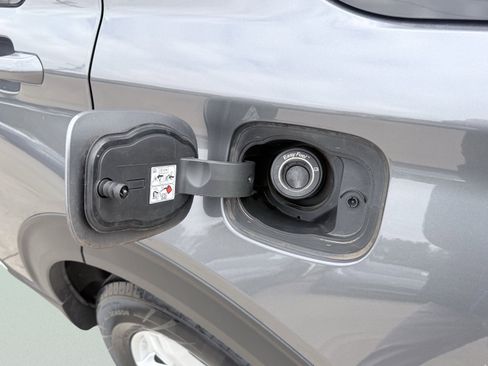 Used 2022 Ford Explorer XLT image 23