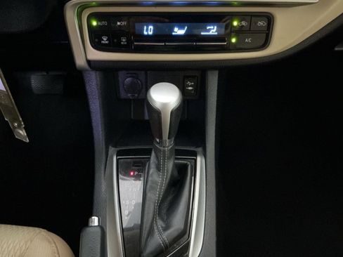 Used 2017 Toyota Corolla LE image 12