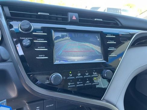 Used 2018 Toyota Camry LE image 16