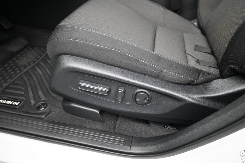 Certified 2025 Honda CR-V EX image 28