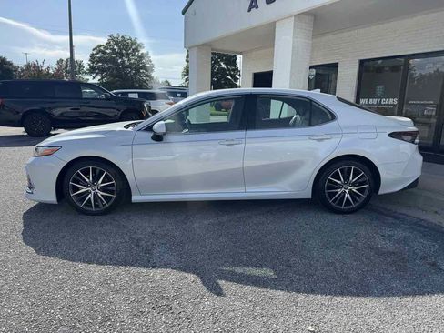 Used 2022 Toyota Camry XLE FWD image 45