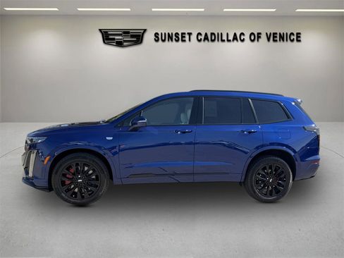 Certified 2024 Cadillac XT6 Sport w/ LPO, ONYX Package image 6