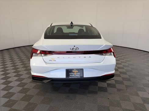 Certified 2022 Hyundai Elantra SEL FWD image 5
