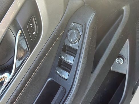 Used 2020 Chevrolet Traverse LT FWD image 21