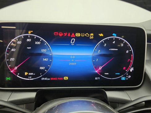 Used 2024 Mercedes-Benz GLC 300 image 11