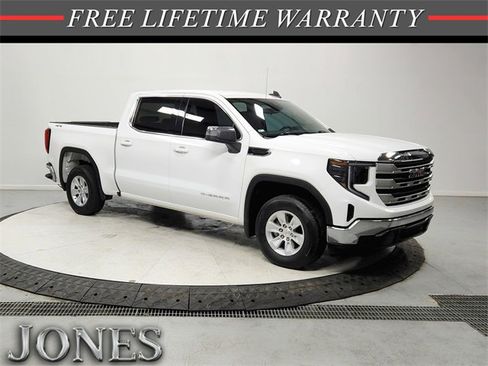 Used 2022 GMC Sierra 1500 SLE image 1
