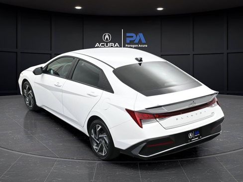 Used 2025 Hyundai Elantra SEL FWD image 35