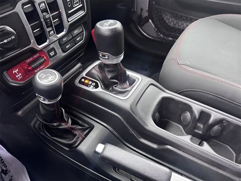 Used 2018 Jeep Wrangler Unlimited Rubicon image 23