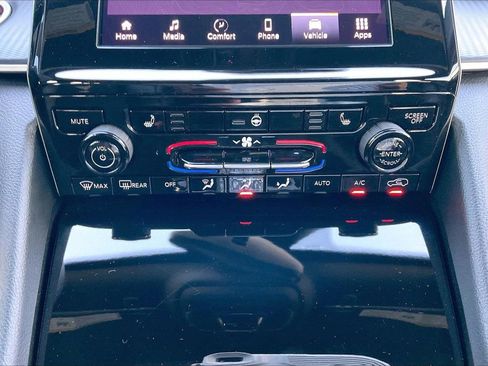 Certified 2025 Jeep Grand Cherokee L Altitude AWD/4WD image 19