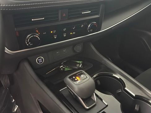 Used 2023 Nissan Rogue S image 21