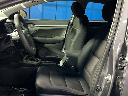 Used 2018 Hyundai Elantra SE image 12