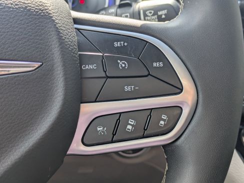 Used 2022 Chrysler Pacifica Limited image 53