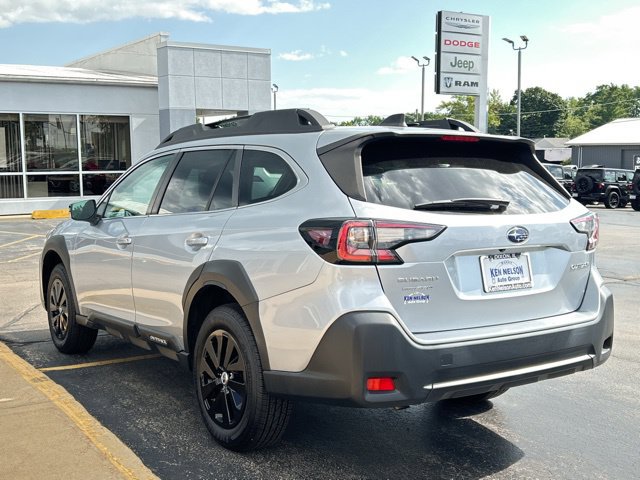 Used 2023 Subaru Outback Premium AWD/4WD image 7