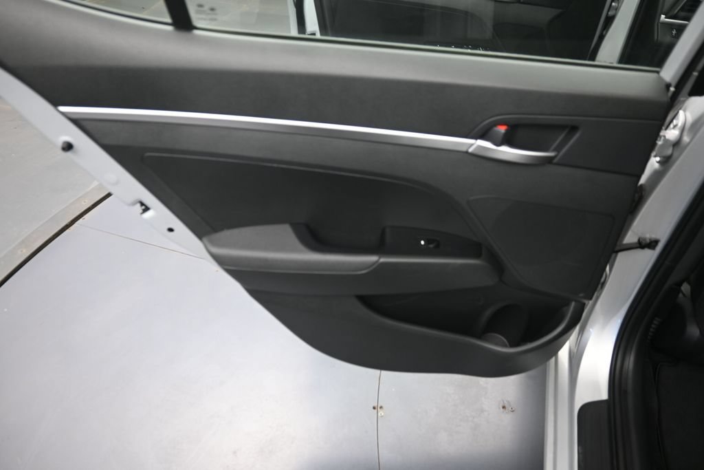 Used 2019 Hyundai Elantra SE w/ Cargo Package FWD image 24