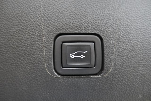 Used 2023 Chevrolet Traverse LT FWD image 23