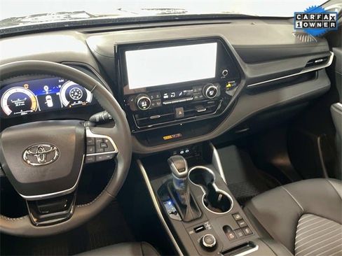 Used 2025 Toyota Highlander XSE image 13