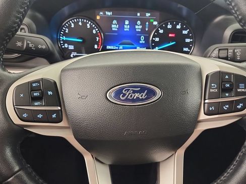 Used 2023 Ford Explorer XLT AWD/4WD image 12