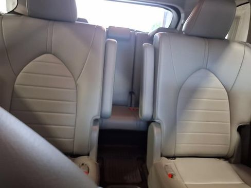 Used 2024 Toyota Highlander XLE AWD/4WD image 32