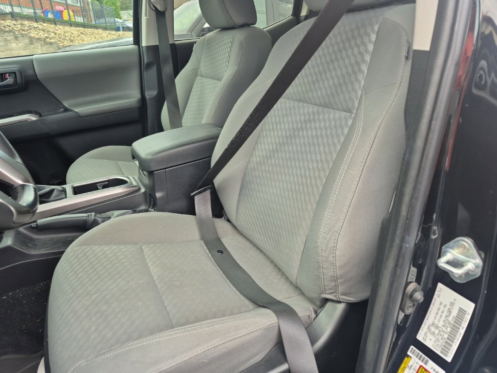Used 2022 Toyota Tacoma SR5 AWD/4WD image 11