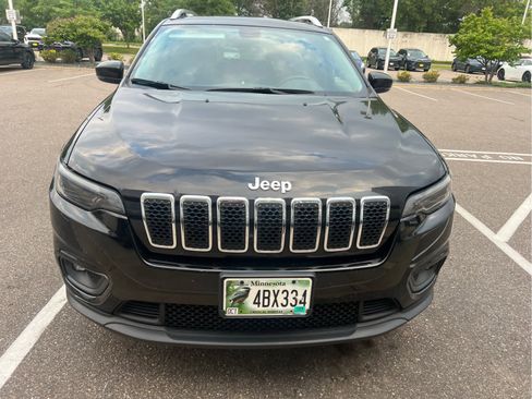 Used 2019 Jeep Cherokee Latitude Plus w/ Cold Weather Group image 2