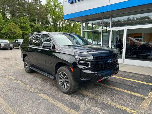 Used 2023 Chevrolet Tahoe Z71 w/ Luxury Package AWD/4WD image 3