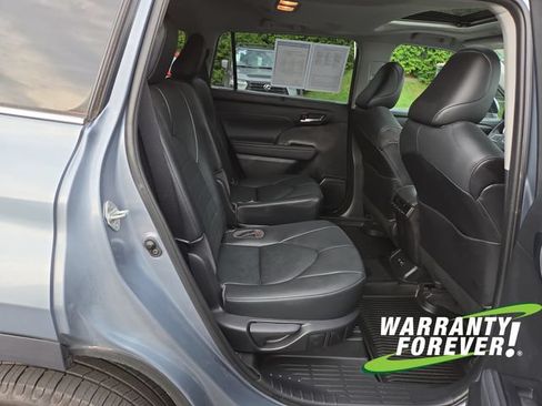 Used 2021 Toyota Highlander XLE AWD/4WD image 17