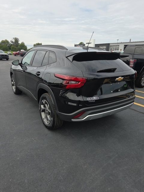 Used 2024 Chevrolet Trax LT FWD image 9