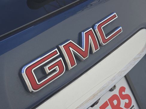 Used 2024 GMC Terrain Denali w/ Denali Premium Package image 12