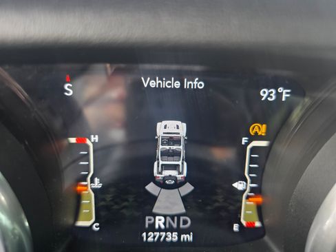 Used 2018 Jeep Wrangler Unlimited Sahara AWD/4WD image 13