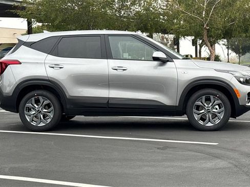 New 2026 Kia Seltos LX image 3