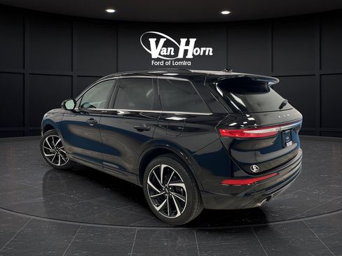 Used 2025 Lincoln Corsair Grand Touring AWD/4WD image 5