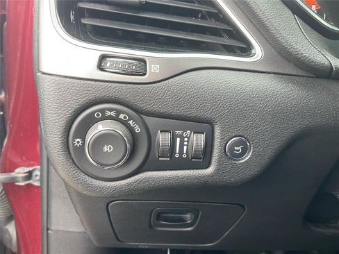 Used 2019 Jeep Cherokee Limited AWD/4WD image 14