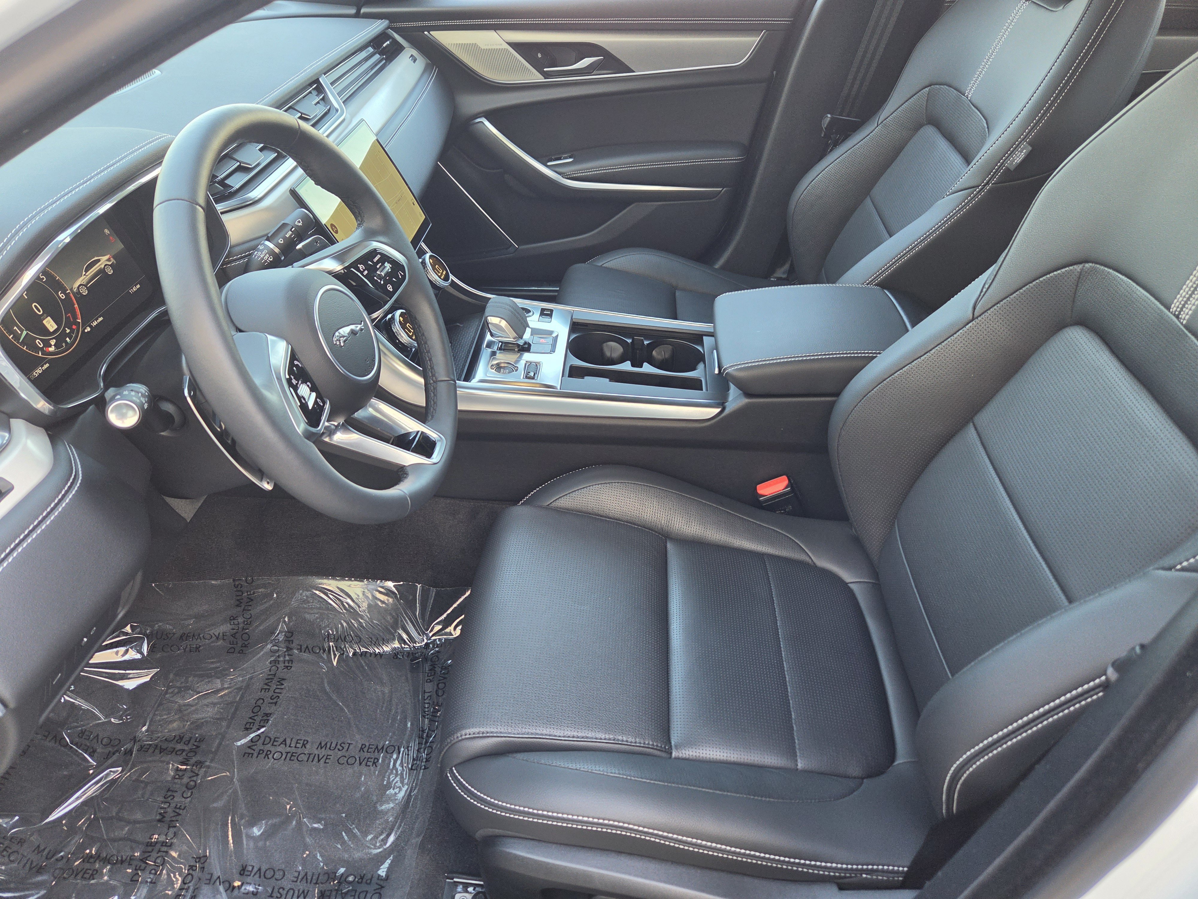 Certified 2024 Jaguar XF R-Dynamic SE AWD/4WD image 8