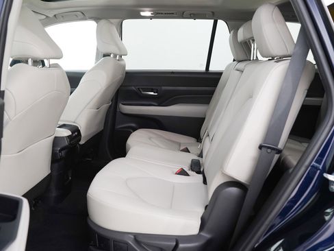 Used 2024 Toyota Grand Highlander XLE image 16