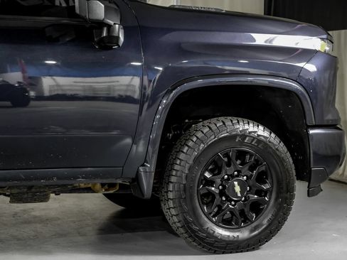 Used 2024 Chevrolet Silverado 2500 LT AWD/4WD image 7