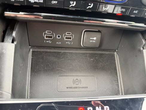 Used 2024 Jeep Grand Cherokee L Altitude AWD/4WD image 24