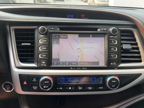 Used 2019 Toyota Highlander Limited image 22
