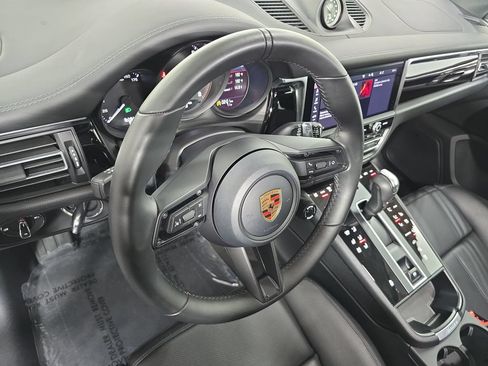Certified 2026 Porsche Macan AWD/4WD image 4