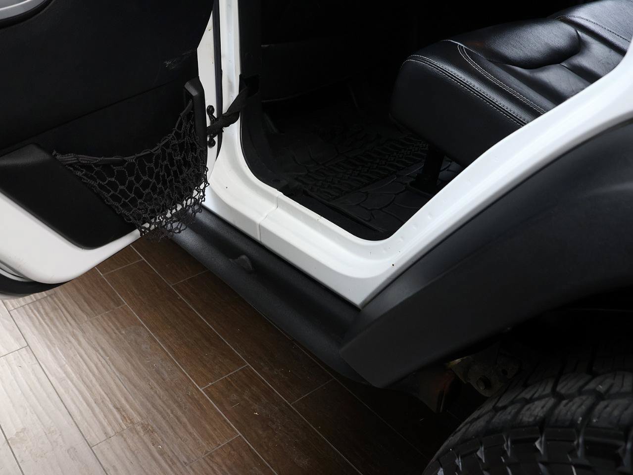 Used 2015 Jeep Wrangler Unlimited Rubicon AWD/4WD image 24