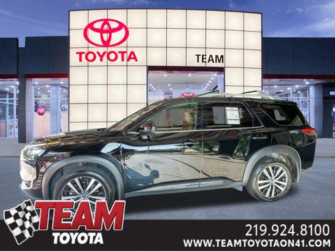 Used 2025 Nissan Pathfinder Platinum w/ Cargo Package AWD/4WD image 1