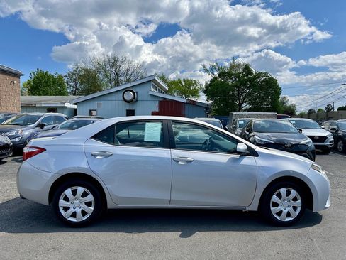 Used 2016 Toyota Corolla LE FWD image 3