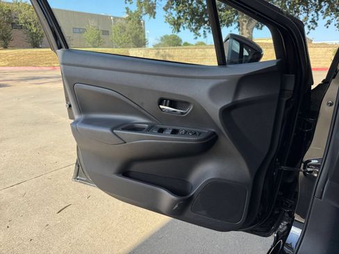 Used 2025 Nissan Versa SV FWD image 18